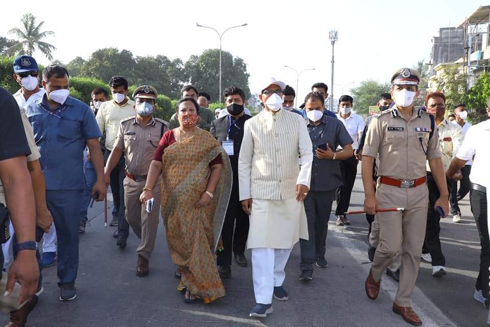Madhya Pradesh Chief Minister Shivraj Singh Chauhan joined the Dandi pilgrims at Chhaparabhatha