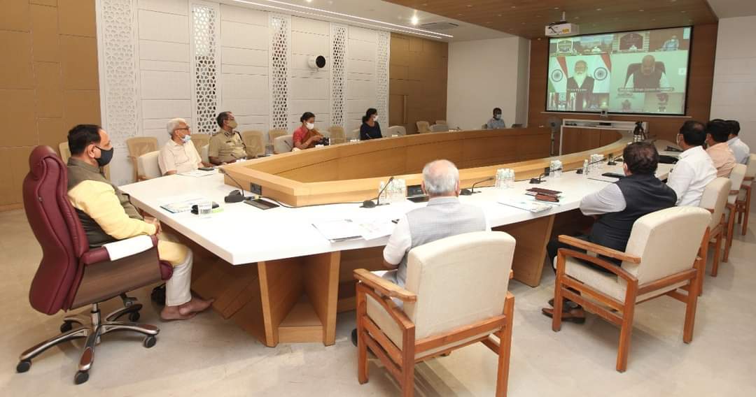 Extensive discussion with Chief Minister Shri Vijaybhai Rupani on the status of corona in Gujarat and vaccination strategy through video conference of Prime Minister Shri Narendrabhai Modi
