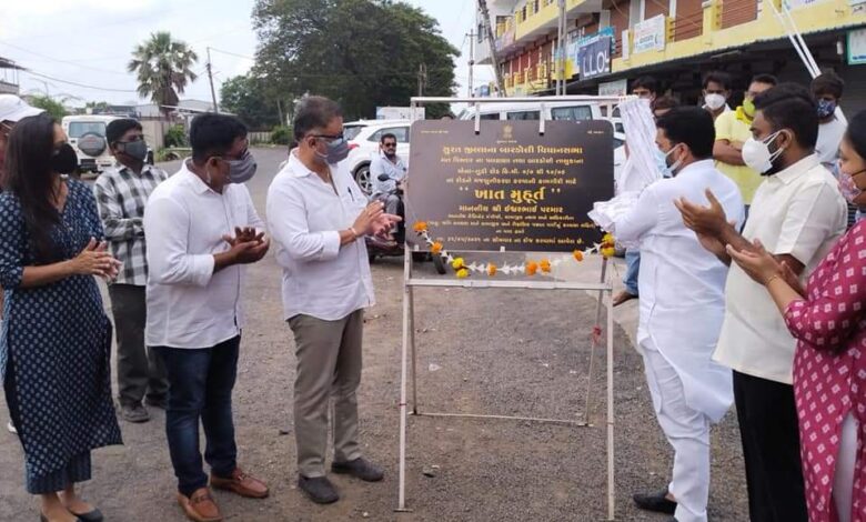 Minister Ishwarbhai Parmar inaugurating road works in villages of Bardoli and Palsana talukas at a cost of Rs. 20 crore