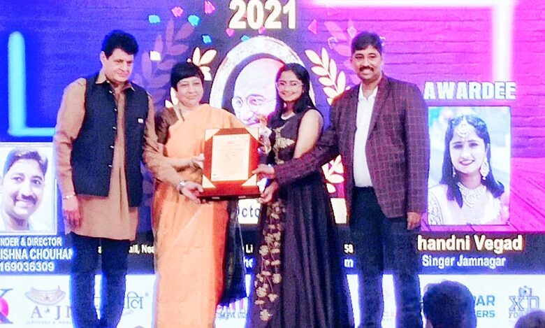 Singer Chandni Vegad honored with 'Mahatma Gandhi Ratna Award-2021' in Mumbai